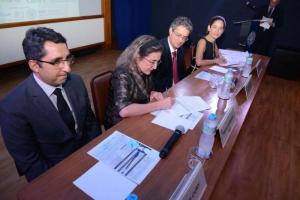 O desembargador Cesar Cury, a corregedora geral de Justiça, des. Maria Augusta Vaz, e representantes do CBMA e do CPR Institute: TJRJ foi o primeiro do país a aderir ao pacto (Foto: divulgação)