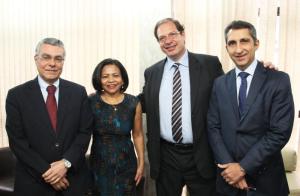 O pres. do TJRJ, des. Milton Fernandes de Souza, a conselheira do CNJ, des. Daldice Maria Santana de Almeida, o ministro Luis Felipe Salomão (STJ) e o pres. do Fonamec, des. Cesar Cury: homenagens às mulheres