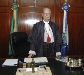 Foto do Desembargador José Carlos Schmidt Murta Ribeiro